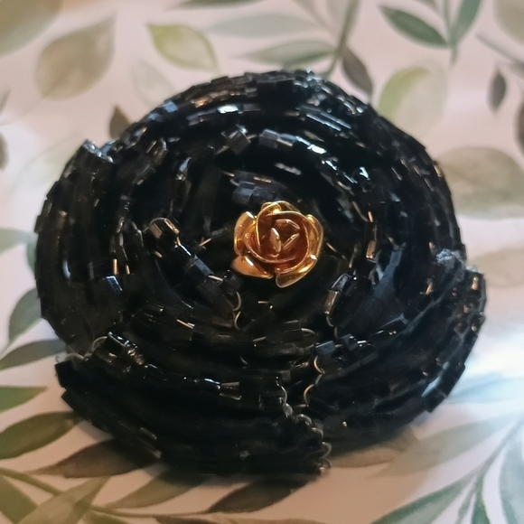 Elegant Black and Gold Rose Brooch - Picture 1 of 3